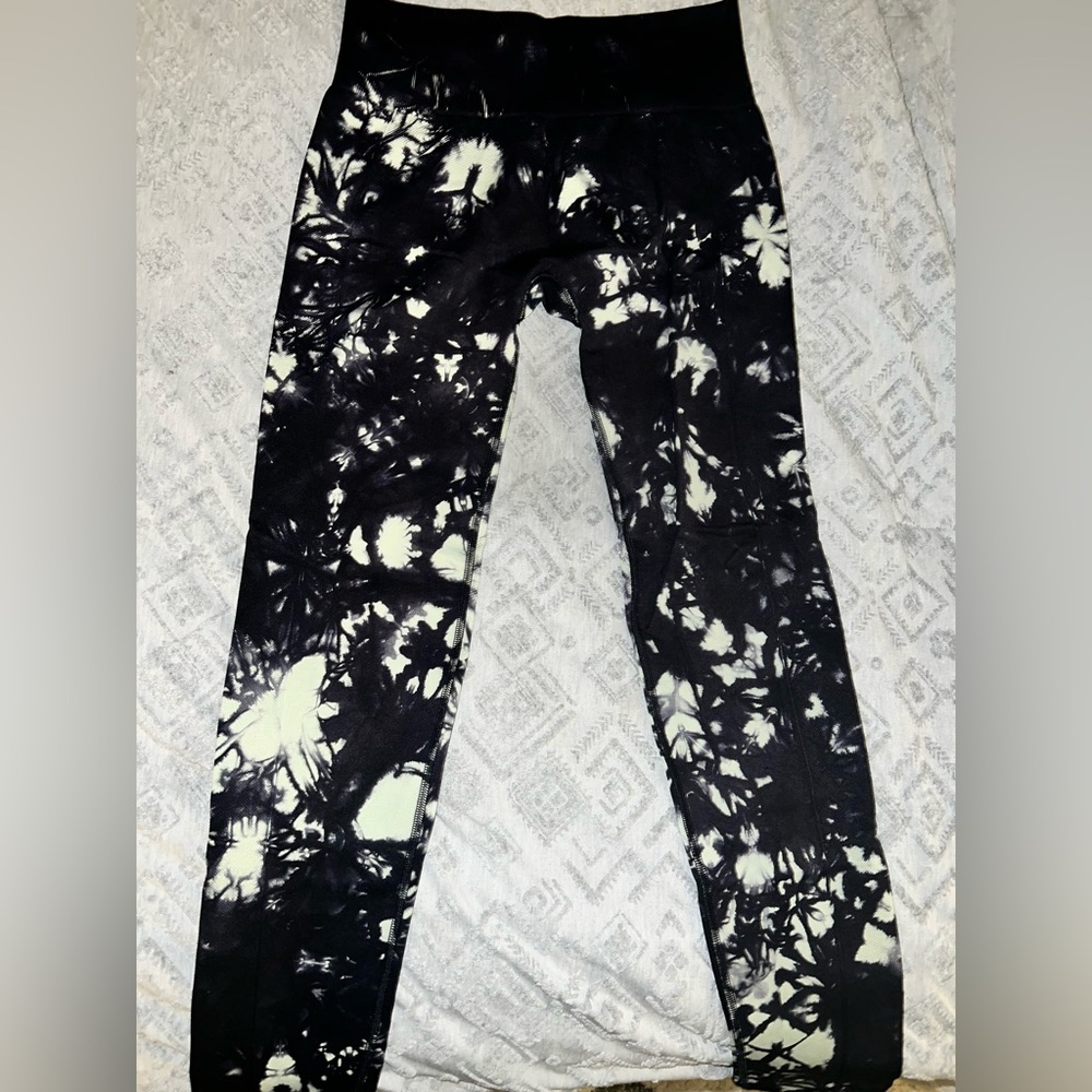 Sweaty Betty Black and Green Tie Dye Leggings Artistic Design